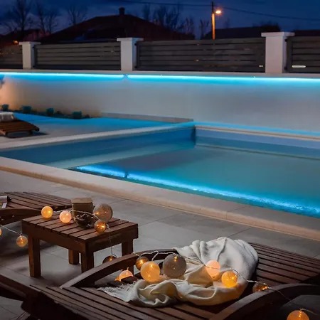 Vila With Pool Near Sandy - By Traveler Tourist Agency Krk - Id 2224