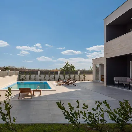 With Pool Near Sandy - By Traveler Tourist Agency Krk - Id 2224 Privlaka (Zadar)
