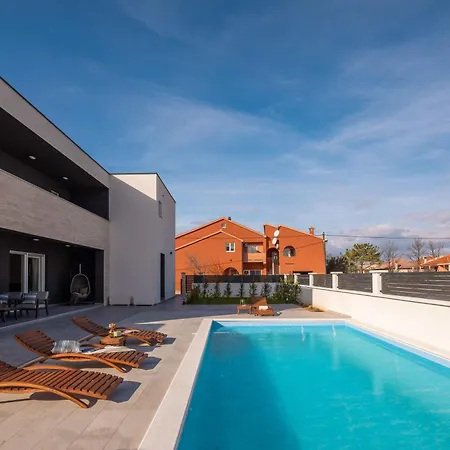 With Pool Near Sandy - By Traveler Tourist Agency Krk - Id 2224 * Privlaka (Zadar)