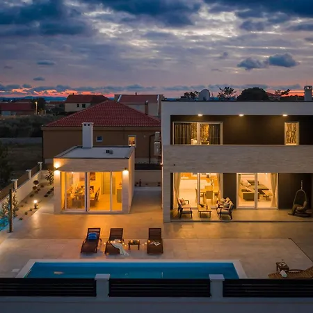 With Pool Near Sandy - By Traveler Tourist Agency Krk - Id 2224 Privlaka (Zadar)