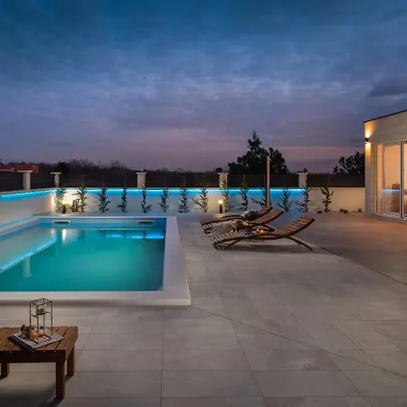 With Pool Near Sandy - By Traveler Tourist Agency Krk - Id 2224