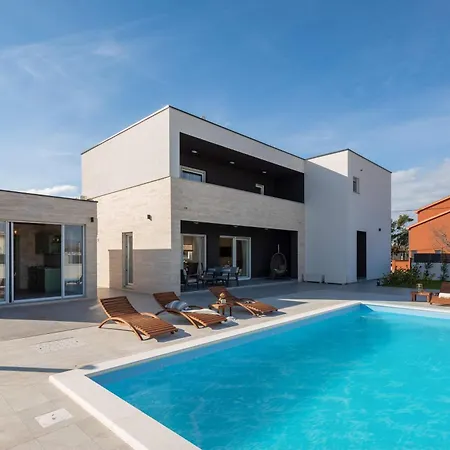 With Pool Near Sandy - By Traveler Tourist Agency Krk - Id 2224 Villa Privlaka (Zadar)
