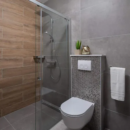 With Pool Near Sandy - By Traveler Tourist Agency Krk - Id 2224 Vila Privlaka (Zadar)