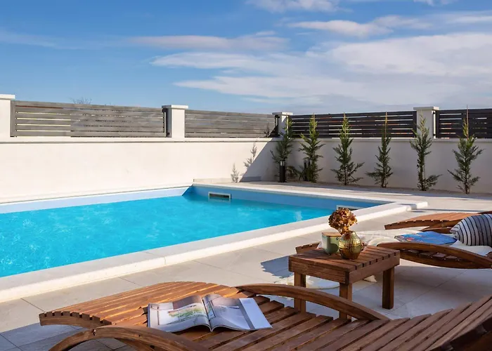 Вилла With Pool Near Sandy - By Traveler Tourist Agency Krk - Id 2224 *