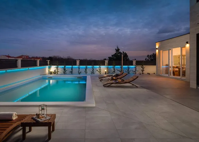 With Pool Near Sandy - By Traveler Tourist Agency Krk - Id 2224